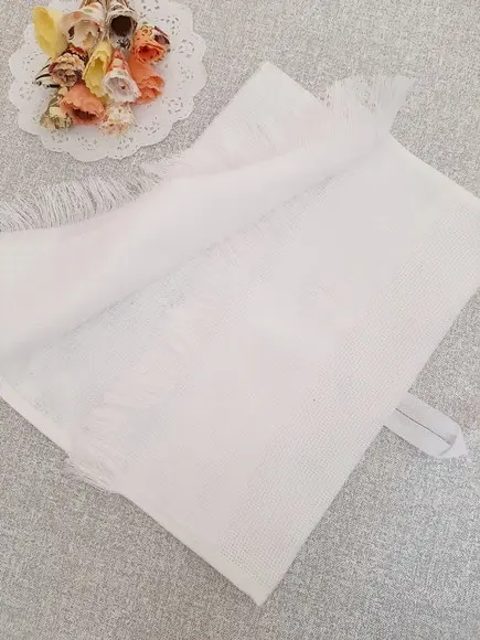 Toalhinha com Bolso Porta Escova de Dente e Creme Dental