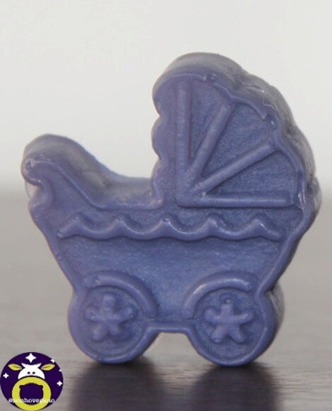 Lembrancinha Carrinho de Bebe Mamadeira Body Jardinheira Maternid
