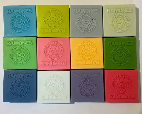 Lembrancinha Bandas de Rock Roqueiros Iron Maiden  Ramone Red hot Kiss
