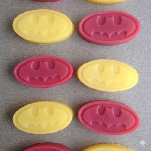 Lembrancinha Batman Batgirl Liga da Justiça Dc simbolo de super Heroi Morcego