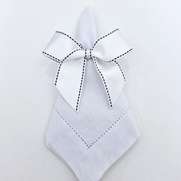Porta Guardanapo Laço Branco com Pesponto Azul