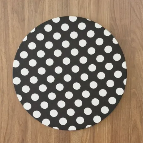 Kit Capa de Sousplat Poá Preto e Branco 04 Peças