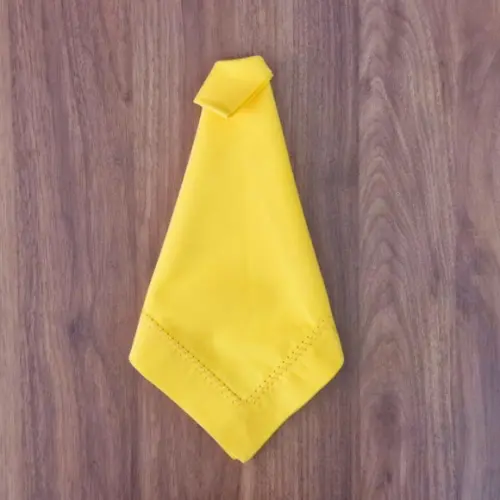 Guardanapo Amarelo Escuro Bordado Tipo Ajour