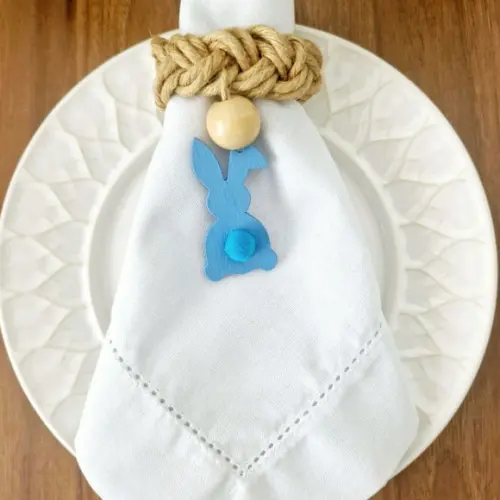 Páscoa - Porta Guardanapo Coelho Azul com Pompom Trançado