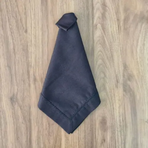 Guardanapo Preto Bordado Tipo Ajour