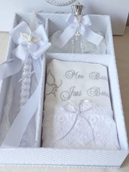 Kit Meu Batizado: caixa, toalha, vela e Vidro Nossa Sra