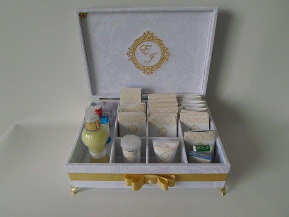 Kit Toalete Banco e Dourado