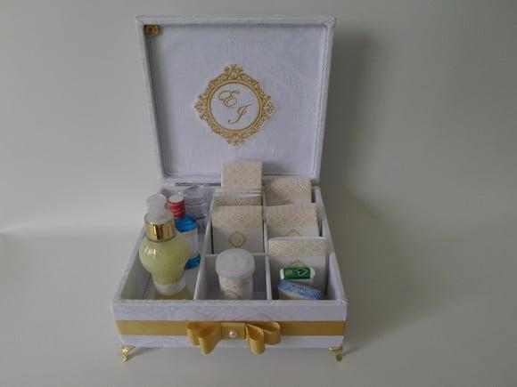 Kit Toalete Banco e Dourado