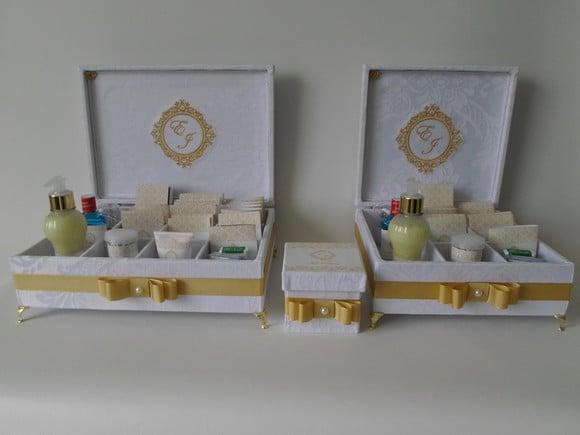 Kit Toalete Banco e Dourado