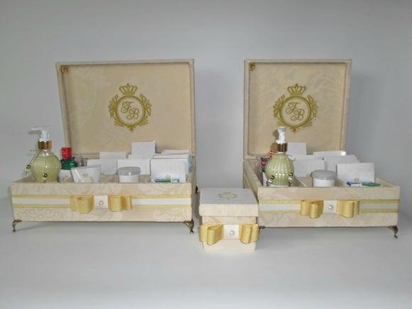 Kit Toalete Dourado e Bege