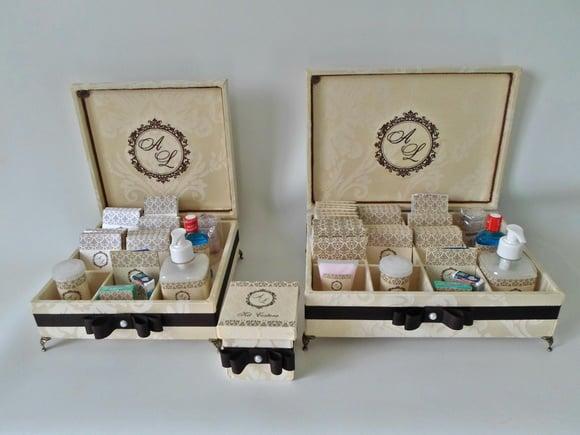 Kit toalete completo caixas e produtos,  linho bege 15 anos, casa