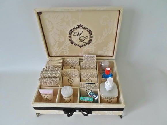 Kit toalete completo caixas e produtos,  linho bege 15 anos, casa