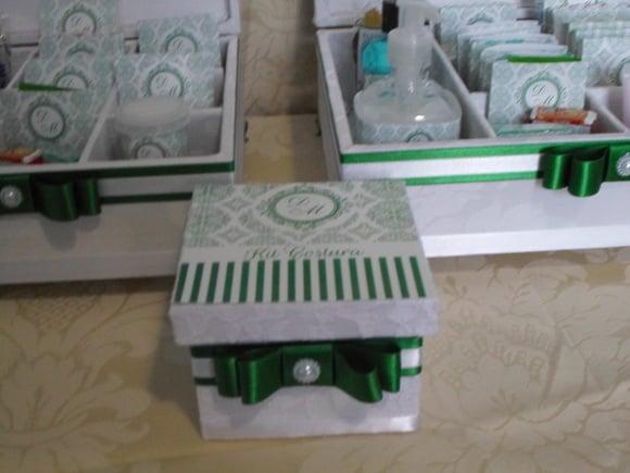 Kit toalete completo caixas e produtos branco/verde casamento 15 