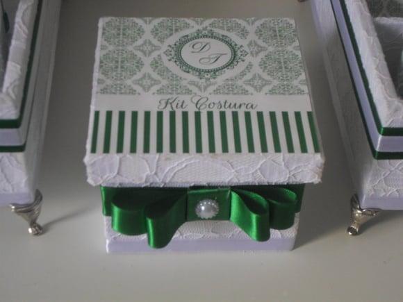 Kit toalete personalizado completo caixas e produtos branco/verde