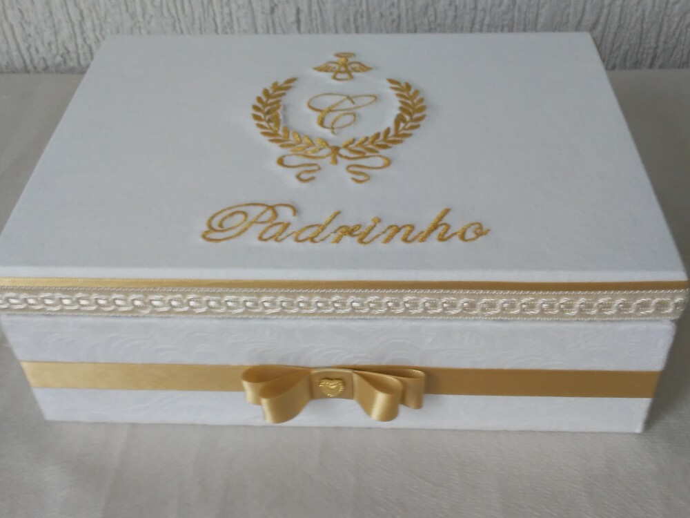 Caixa personalizada padrinhos de batismo bege/dourado