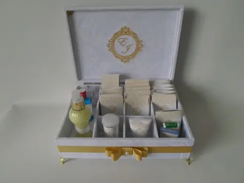 Kit Toalete Banco e Dourado