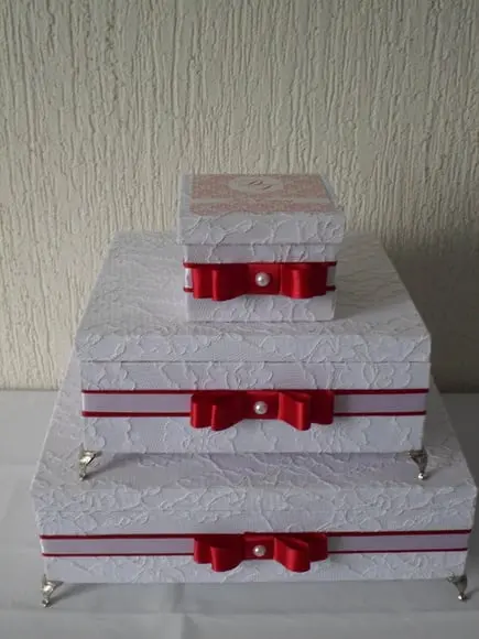 Kit toalete branco e vermelho