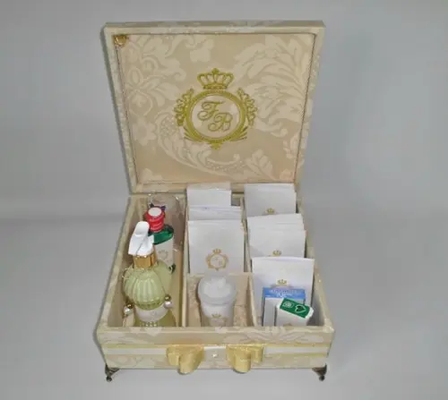 Kit Toalete Dourado e Bege