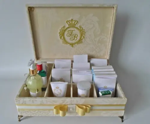 Kit Toalete Dourado e Bege