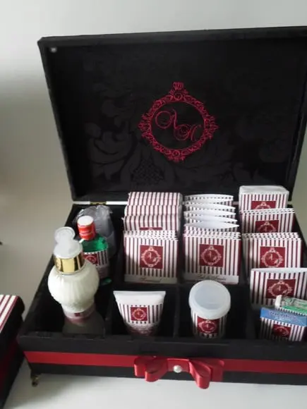 Kit Toalete Preto e Vermelho Marsala