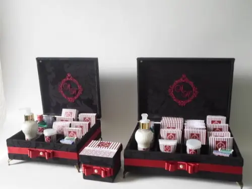 Kit Toalete Preto e Vermelho Marsala
