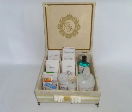 Kit toalete personalizado completo caixas produtos bege/dourado