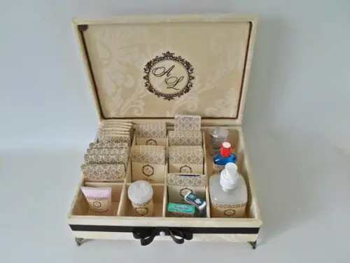 Kit toalete completo caixas e produtos,  linho bege 15 anos, casa