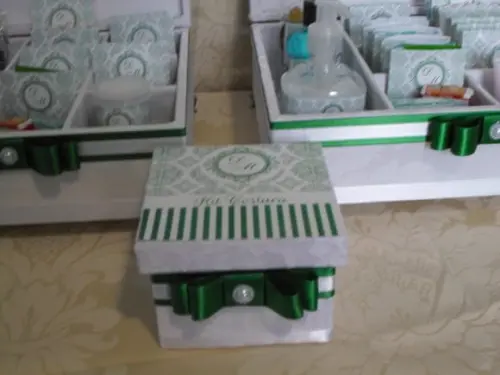 Kit toalete completo caixas e produtos branco/verde casamento 15 