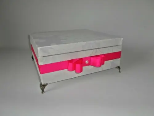 Kit toalete personalizado completo caixas e produtos branco/rosa