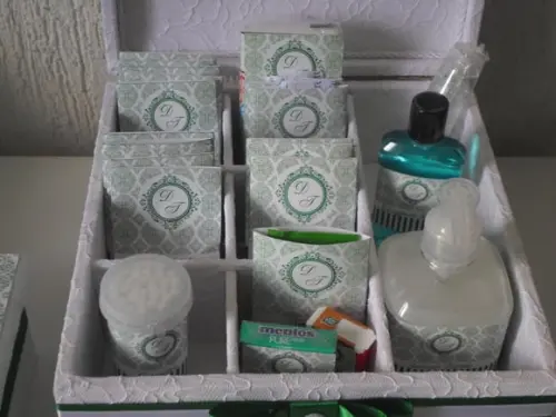 Kit toalete personalizado completo caixas e produtos branco/verde