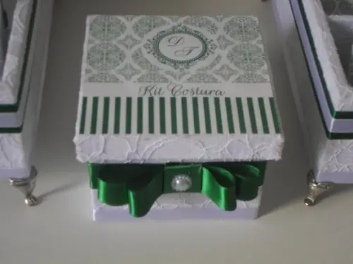 Kit toalete personalizado completo caixas e produtos branco/verde