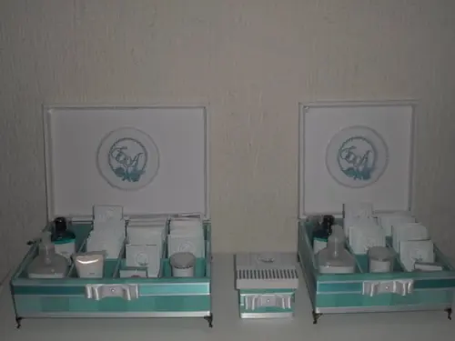 Kit toalete personalizado completo caixas e produtos branco/verde tiffany
