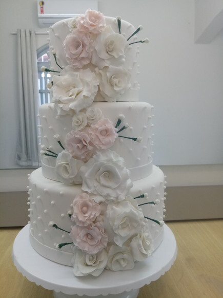 Bolo Fake em Biscuit Casamento com Rosas