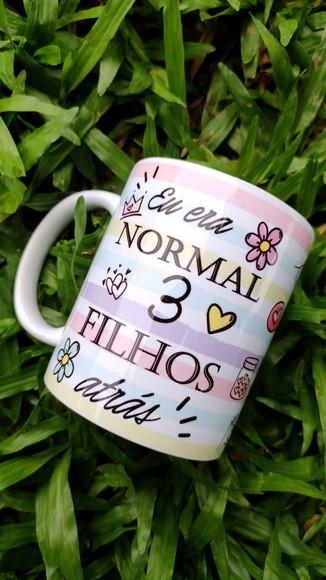 Caneca eu era normal três filhos atrás presente para mãe