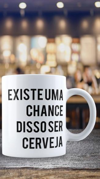 Caneca existe uma chance disso ser cerveja