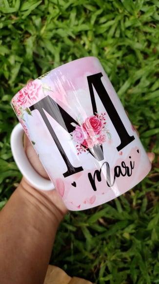 Caneca personalizada nome inicial floral presente lembrança