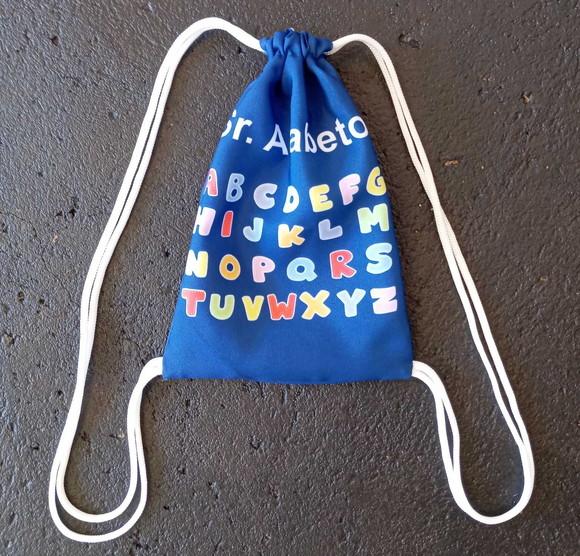 Sacochila Alfabeto com Jogo da Memória, Mochilinha Educativa