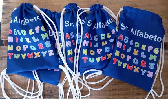 Sacochila Alfabeto com Jogo da Memória, Mochilinha Educativa