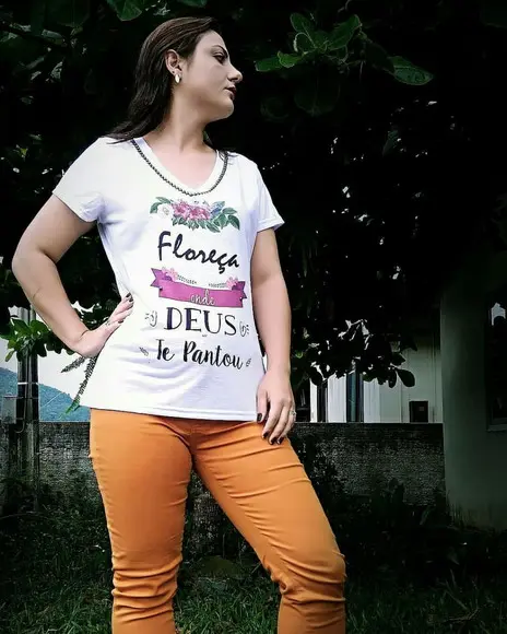blusa feminina floresça onde Deus te plantou t shirt
