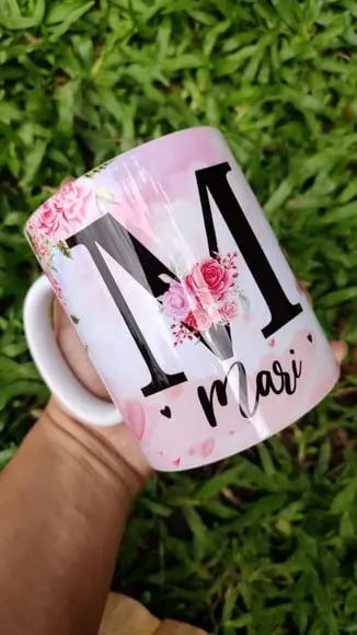 Caneca personalizada nome inicial floral presente lembrança