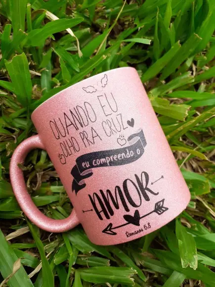 Caneca Quando Eu Olho para Cruz Glitter Versículo Bíblico