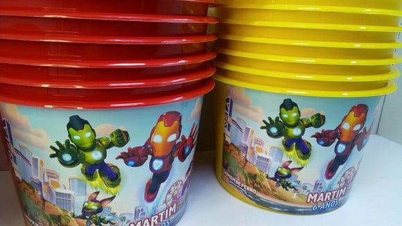 Balde de Pipoca 1,5l Tema Homem de Ferro e Seus Amigos