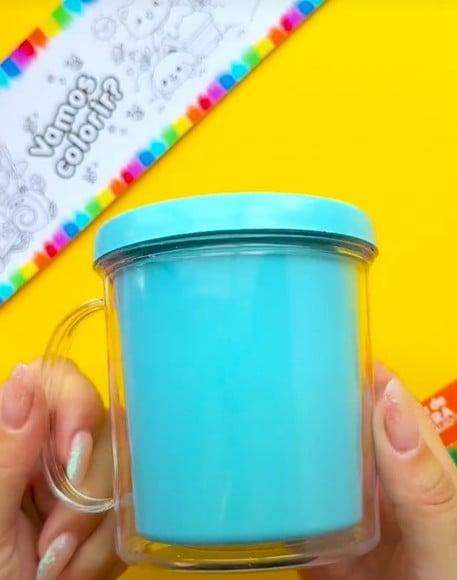 Caneca Acrilica com Desenho para Colorir e Giz de Cera