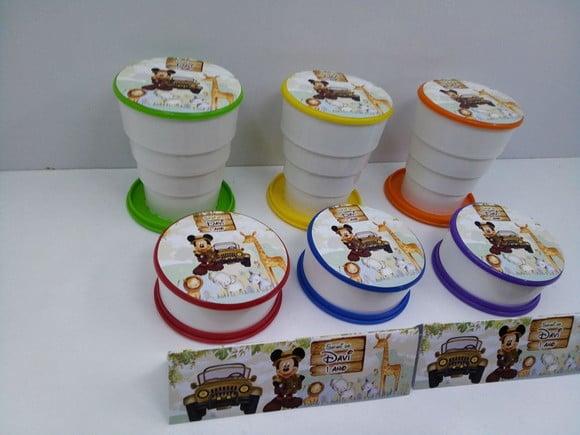 Copo Retratil ou Copo Sanfonado Tema Mickey Safari