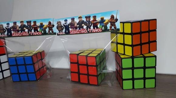 Cubo Mágico com Lapela Personalizada no Tema Roblox