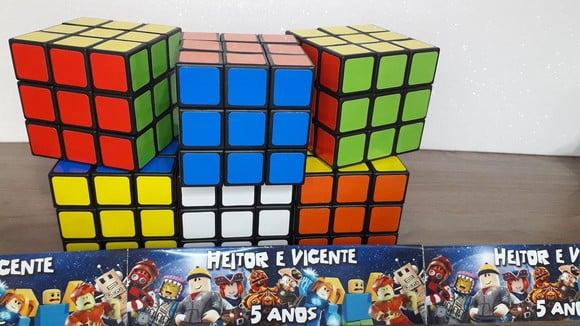 Cubo Mágico com Lapela Personalizada no Tema Roblox