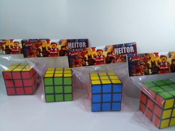 Cubo Mágico com Lapela Personalizada no Tema Lego