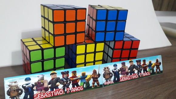 Cubo Mágico com Lapela Personalizada no Tema Roblox