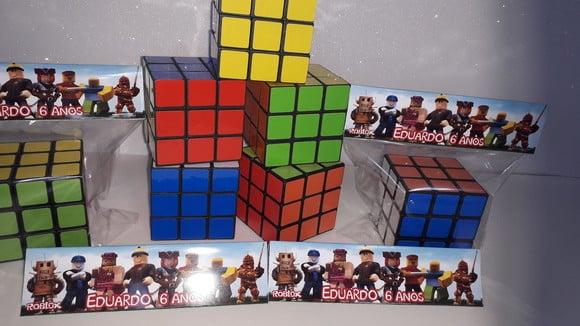 Cubo Mágico com Lapela Personalizada no Tema Roblox