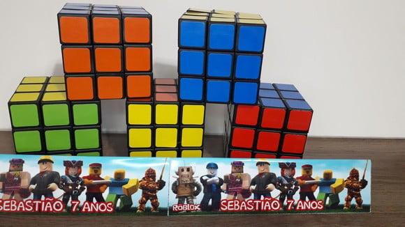 Cubo Mágico com Lapela Personalizada no Tema Roblox